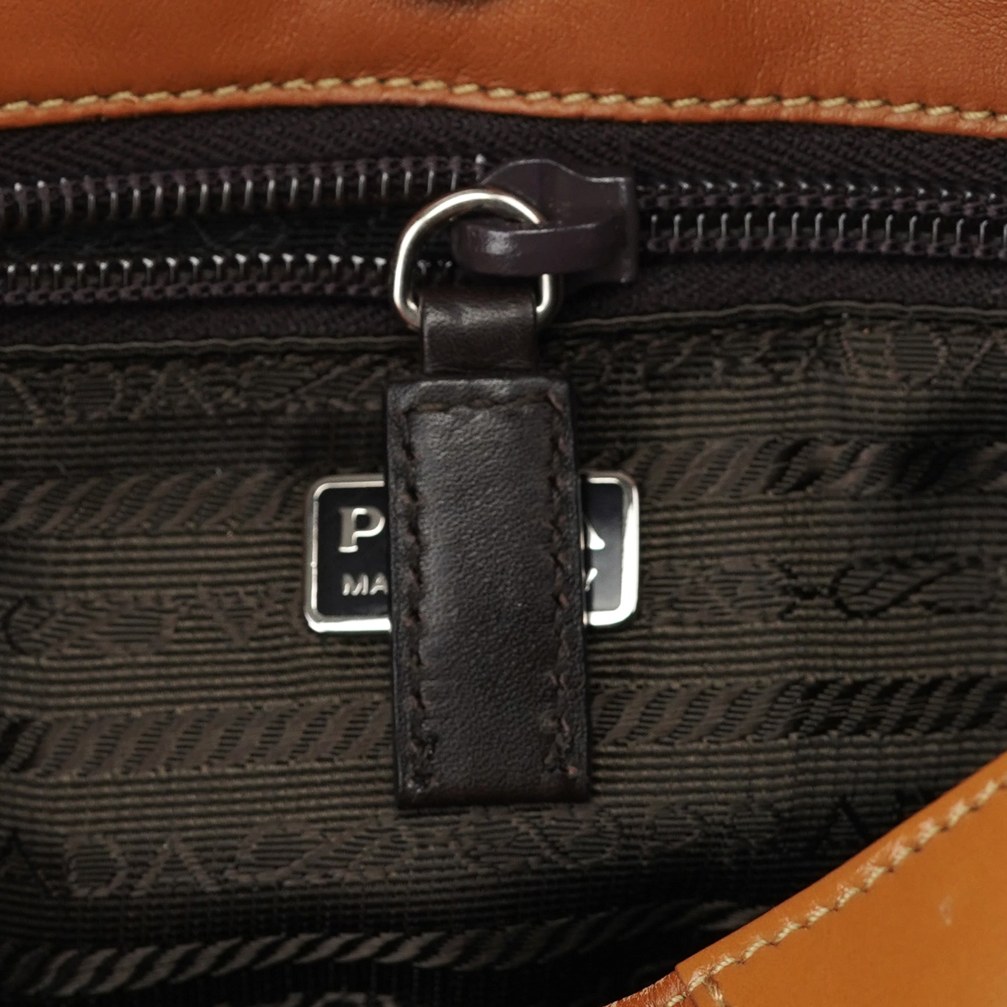 Prada Printemps 2000 Mini sac hobo en cuir de veau marron