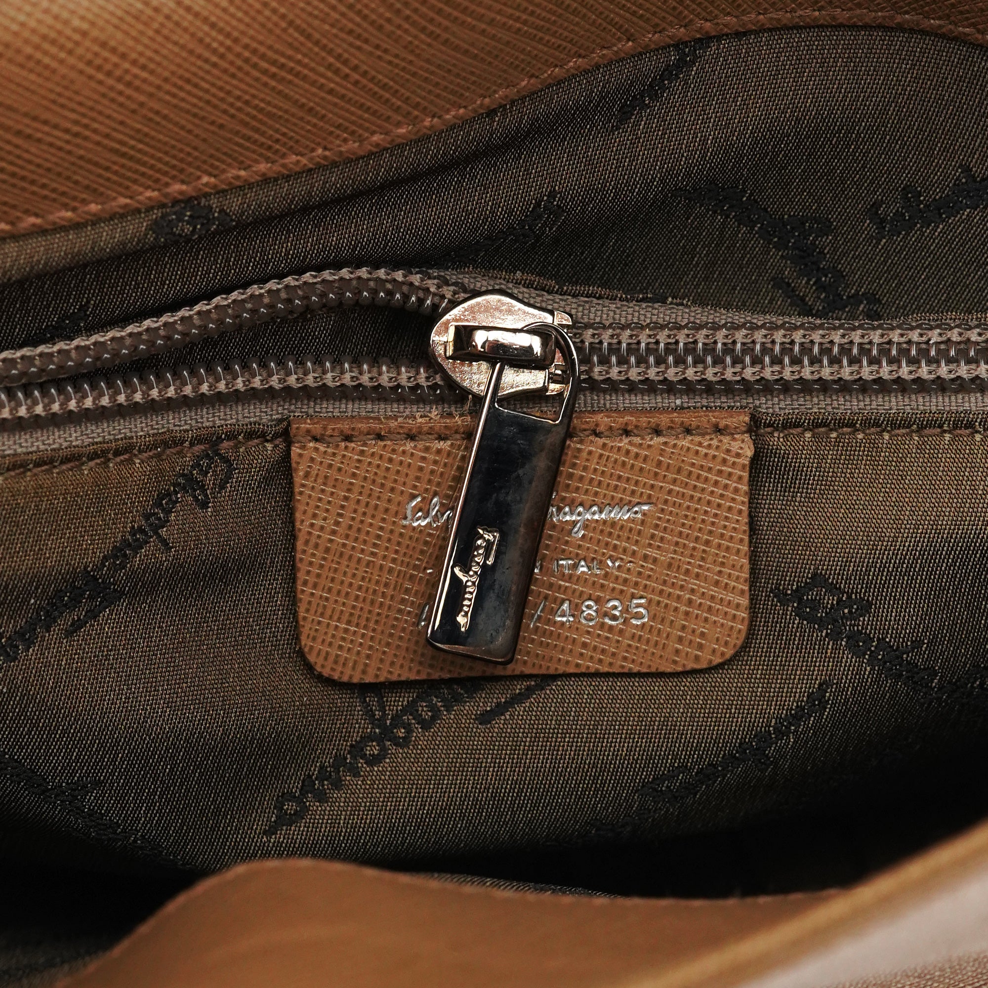 Salvatore Ferragamo Sac porté épaule en cuir beige