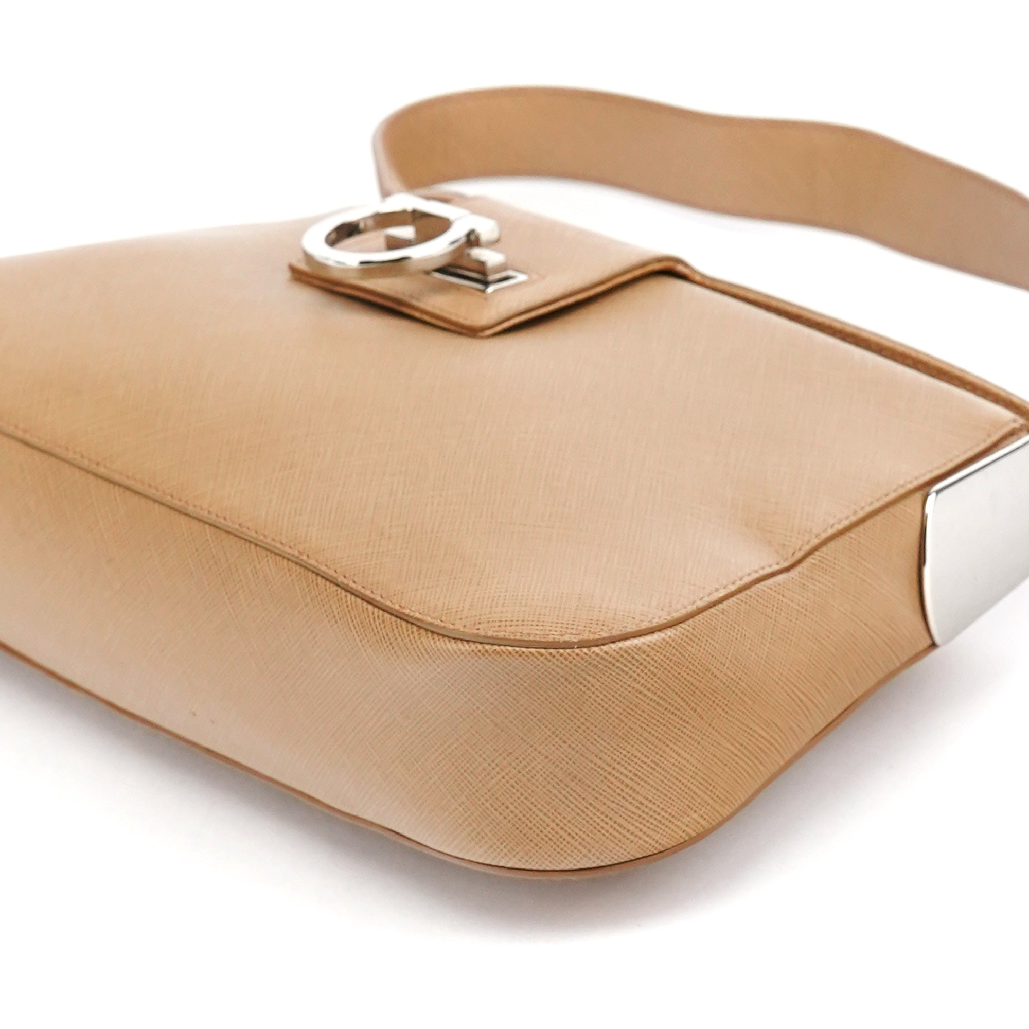Salvatore Ferragamo Sac porté épaule en cuir beige