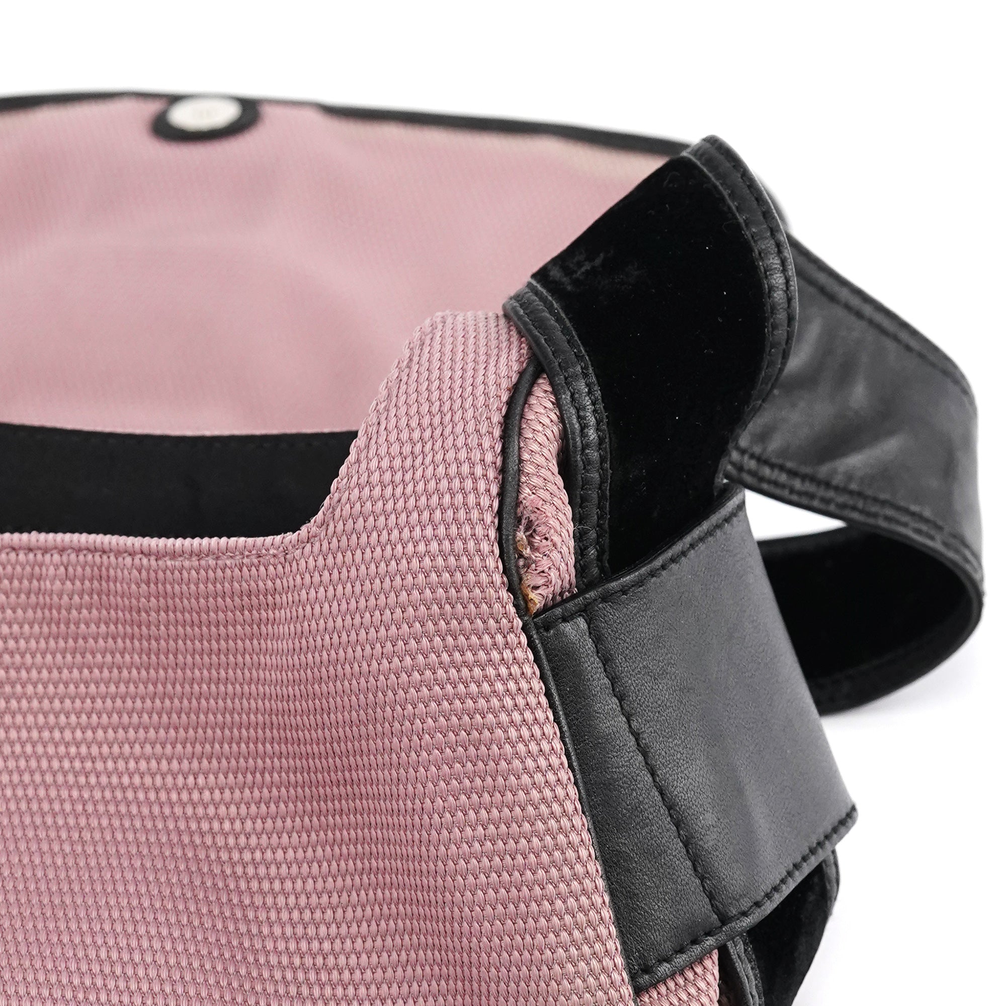 Yves Saint Laurent 120456 Schultertasche mit Schnalle aus Nylon in Rosa und Samt