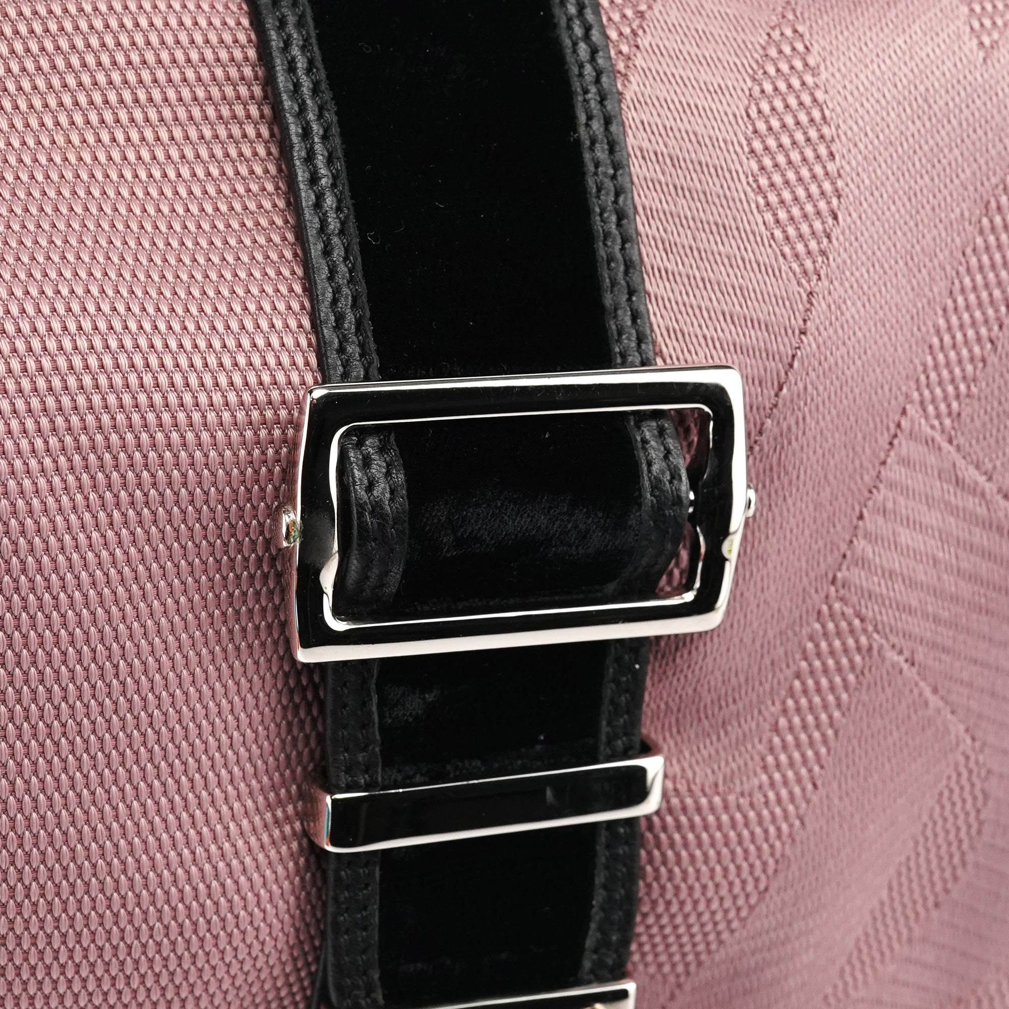 Yves Saint Laurent 120456 Schultertasche mit Schnalle aus Nylon in Rosa und Samt