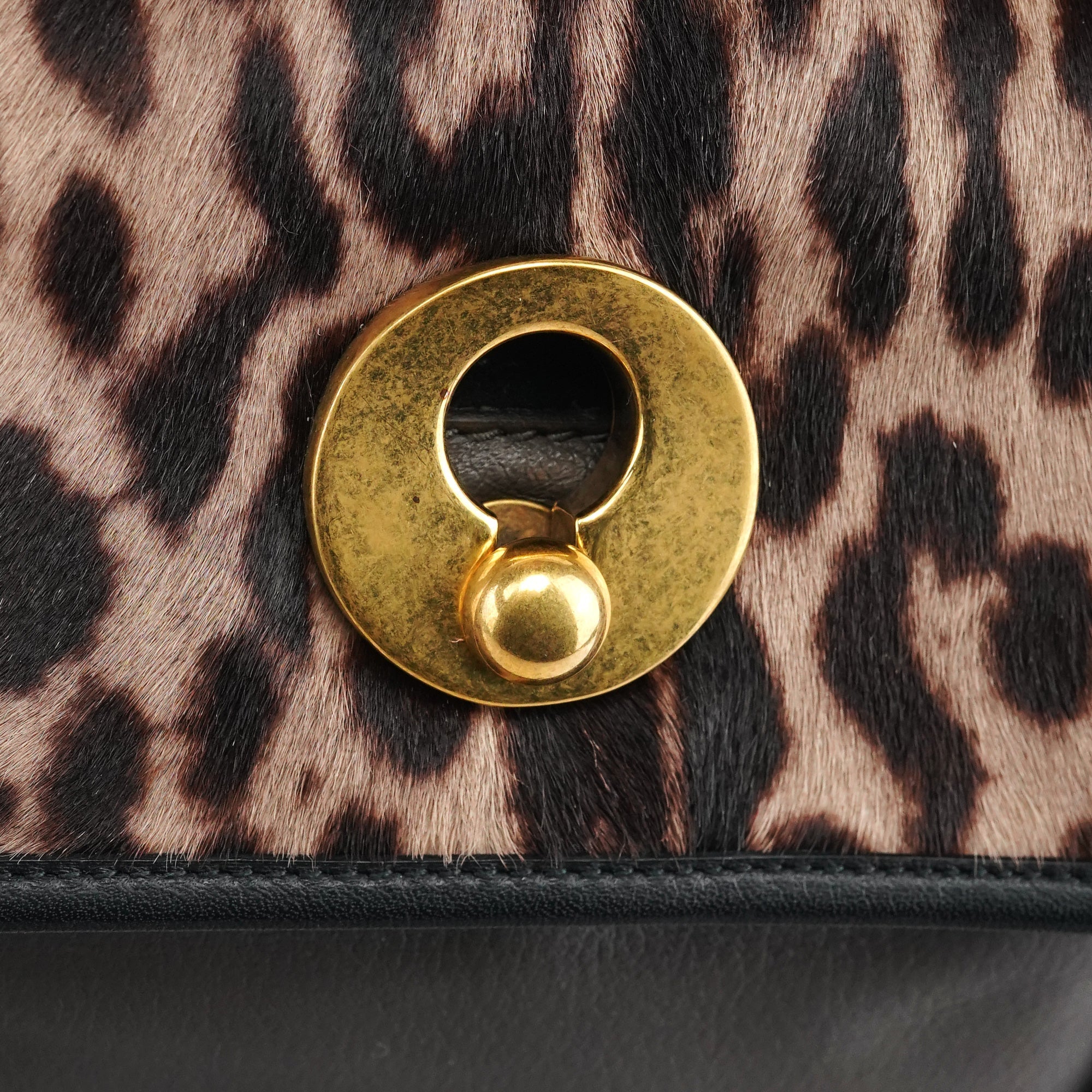 Yves Saint Laurent 283761 Sac Muse Two en veau velu léopard