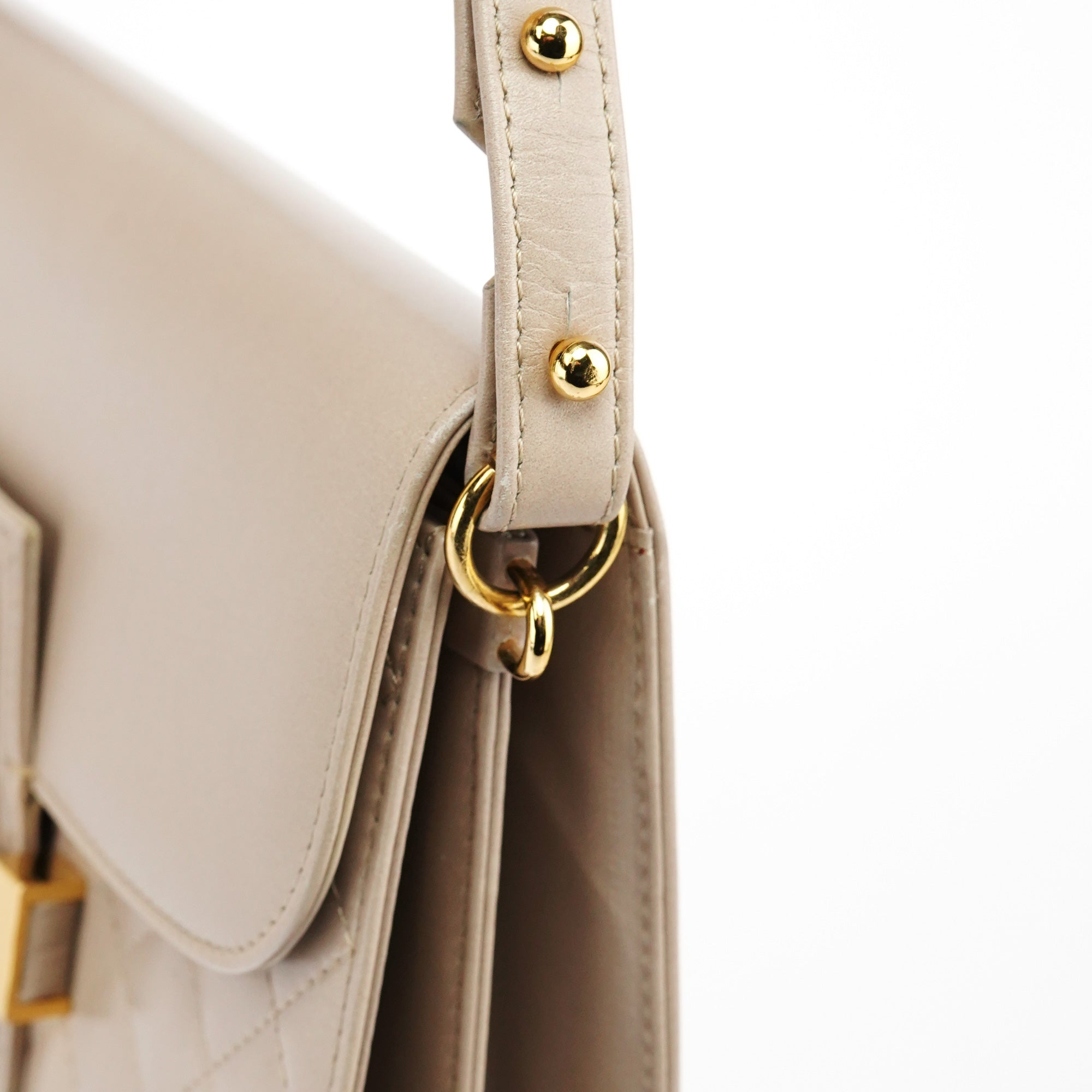Yves Saint Laurent Sac porté épaule en cuir de veau matelassé beige