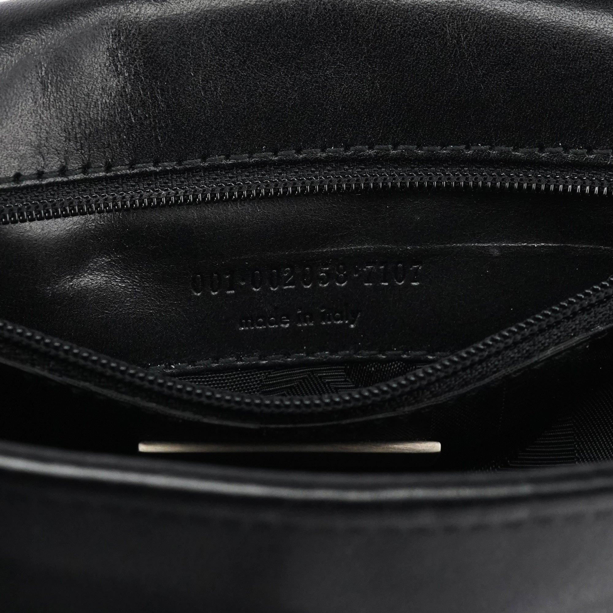 Yves Saint Laurent Borsa a tracolla Belt in pelle di vitello nera