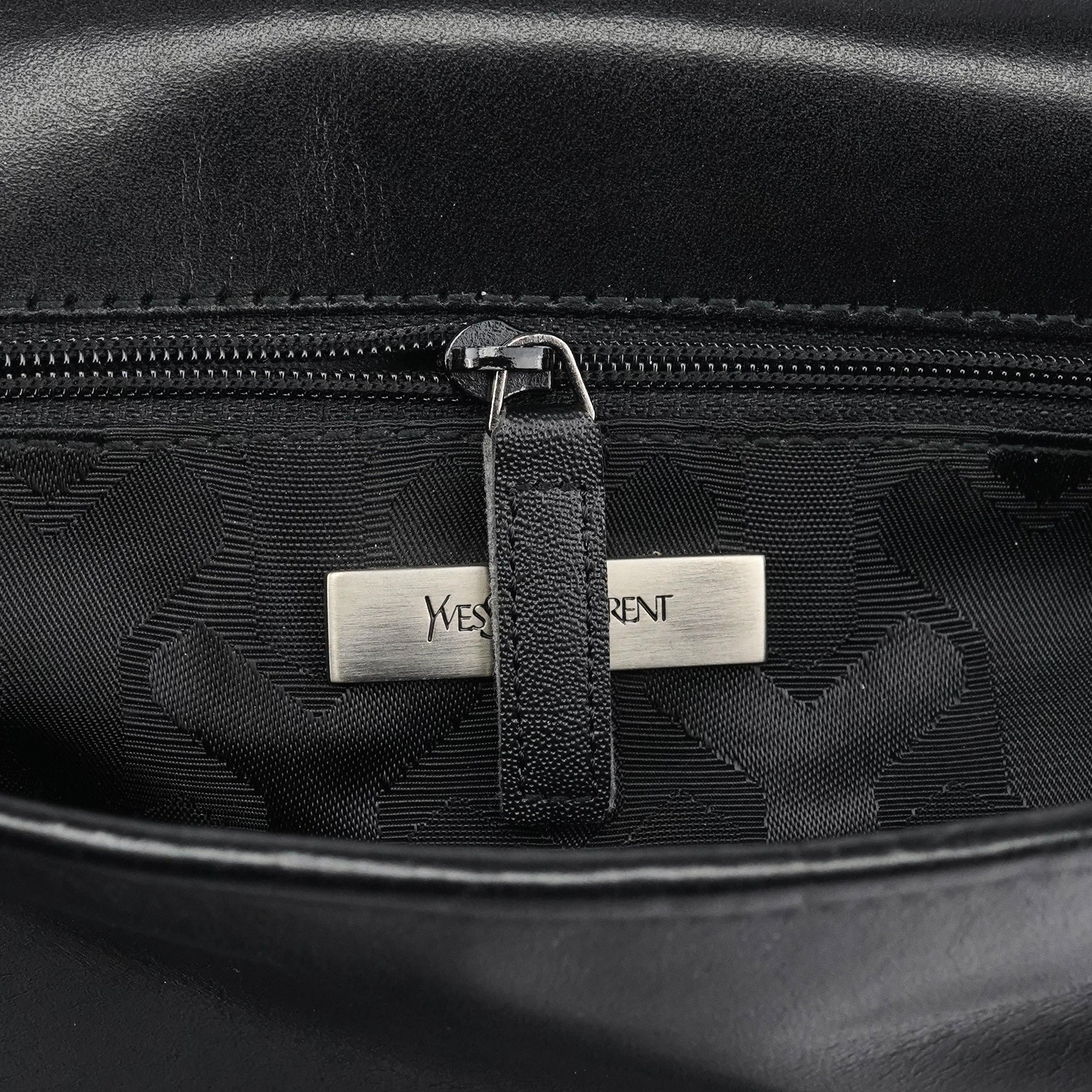 Yves Saint Laurent Borsa a tracolla Belt in pelle di vitello nera