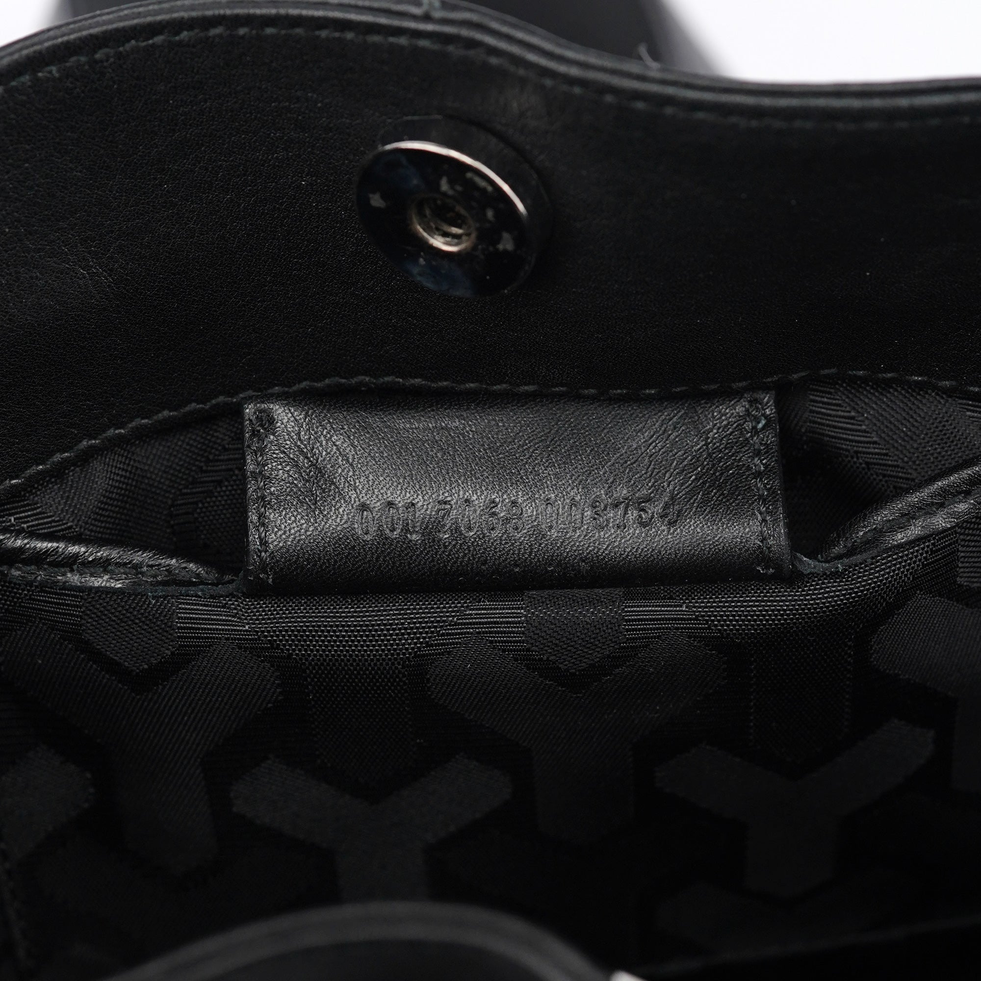 Yves Saint Laurent Borsa a spalla con nappe in pelle di vitello nera