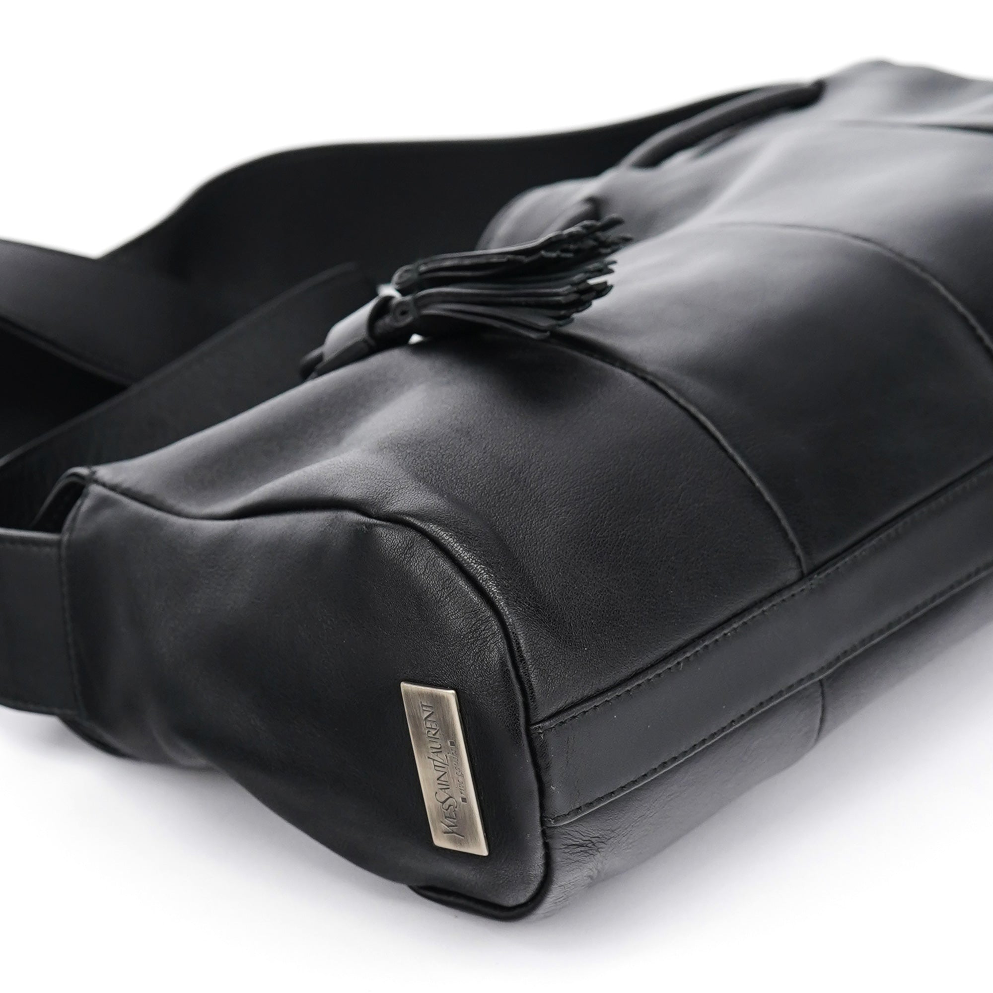 Yves Saint Laurent Borsa a spalla con nappe in pelle di vitello nera