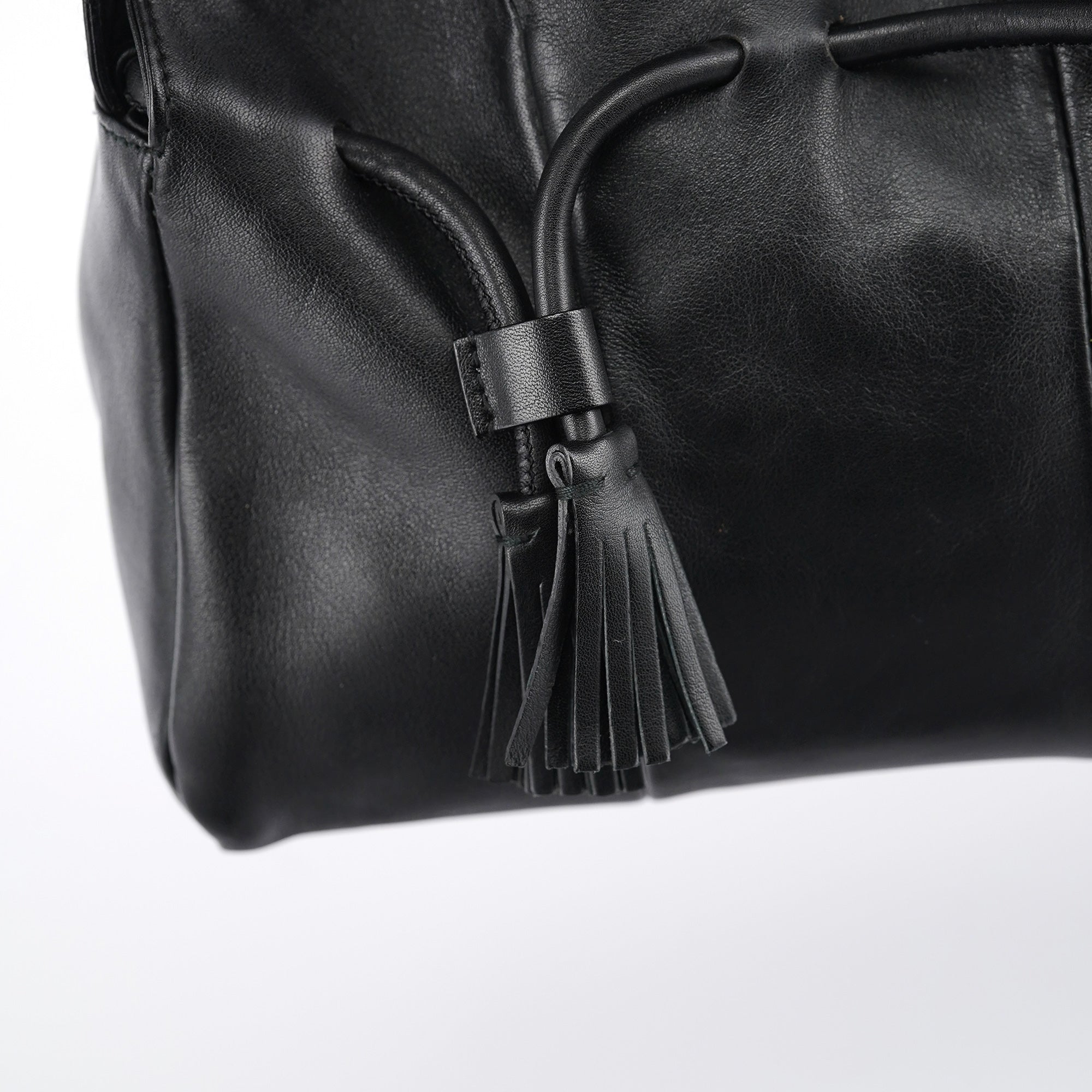 Yves Saint Laurent Borsa a spalla con nappe in pelle di vitello nera