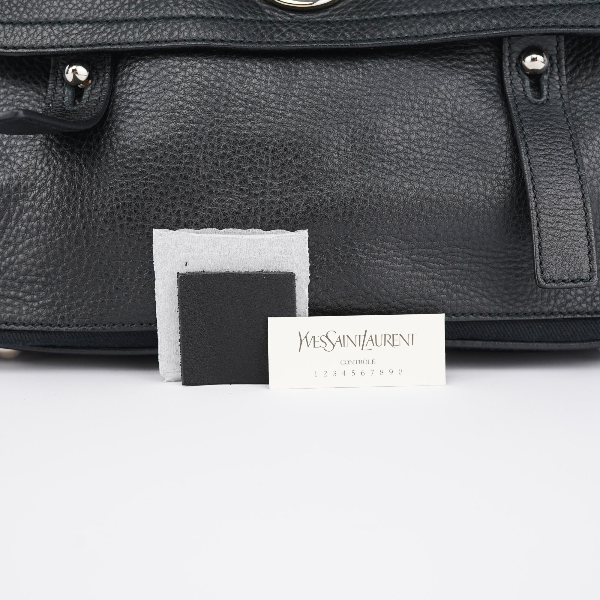 Yves Saint Laurent Sac deux portés Muse Two en cuir noir