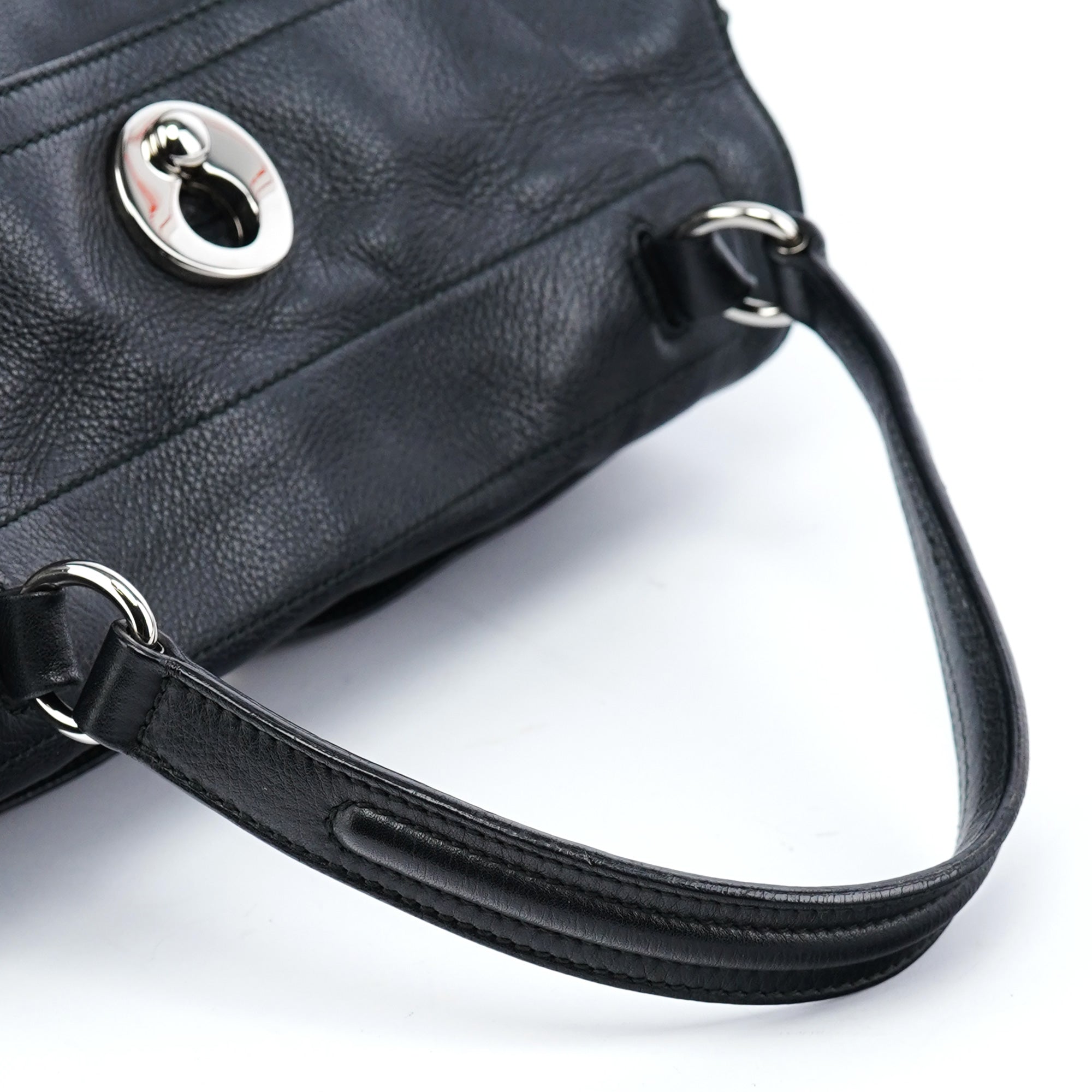 Yves Saint Laurent Muse Two Tasche aus schwarzem Leder