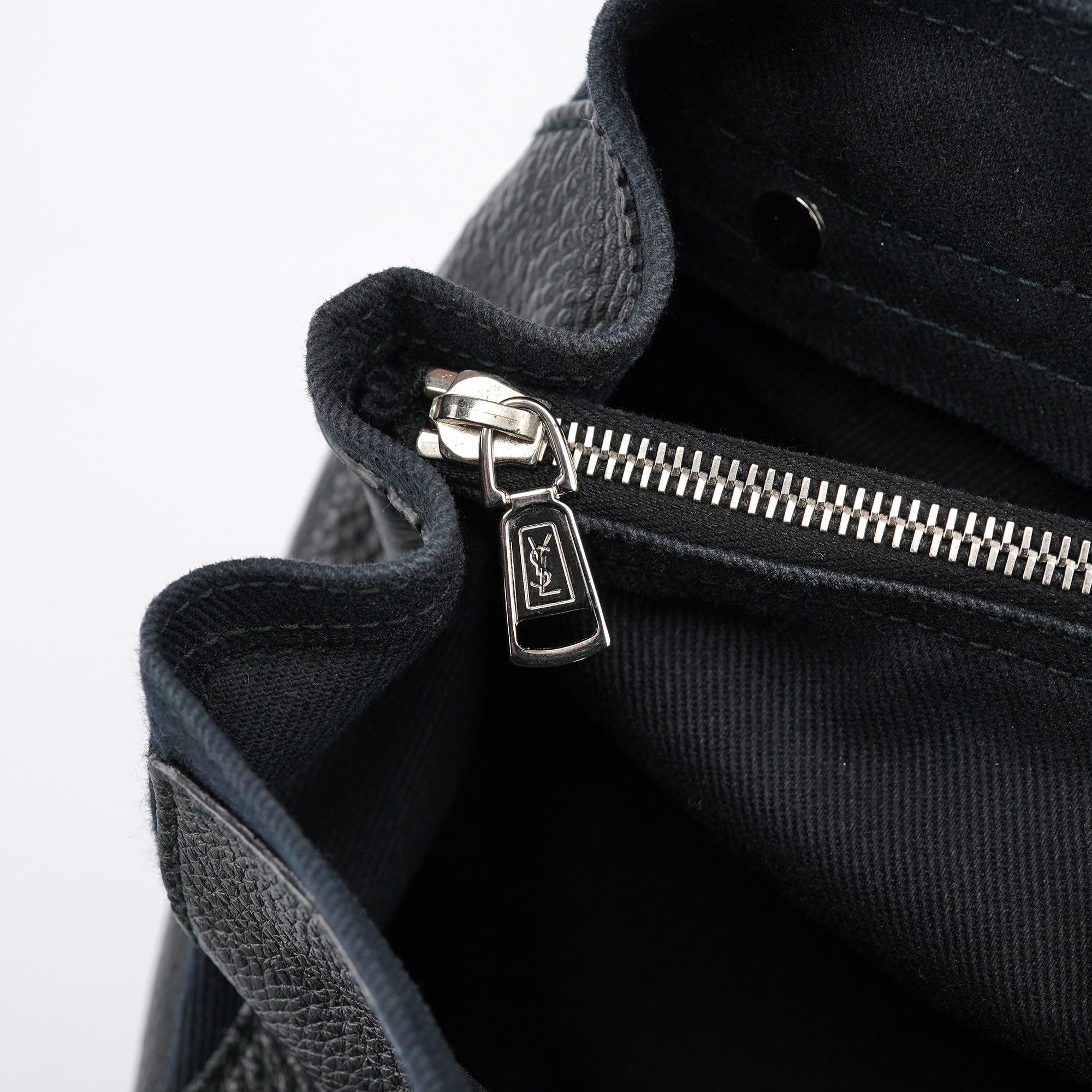 Yves Saint Laurent Muse Two Tasche aus schwarzem Leder
