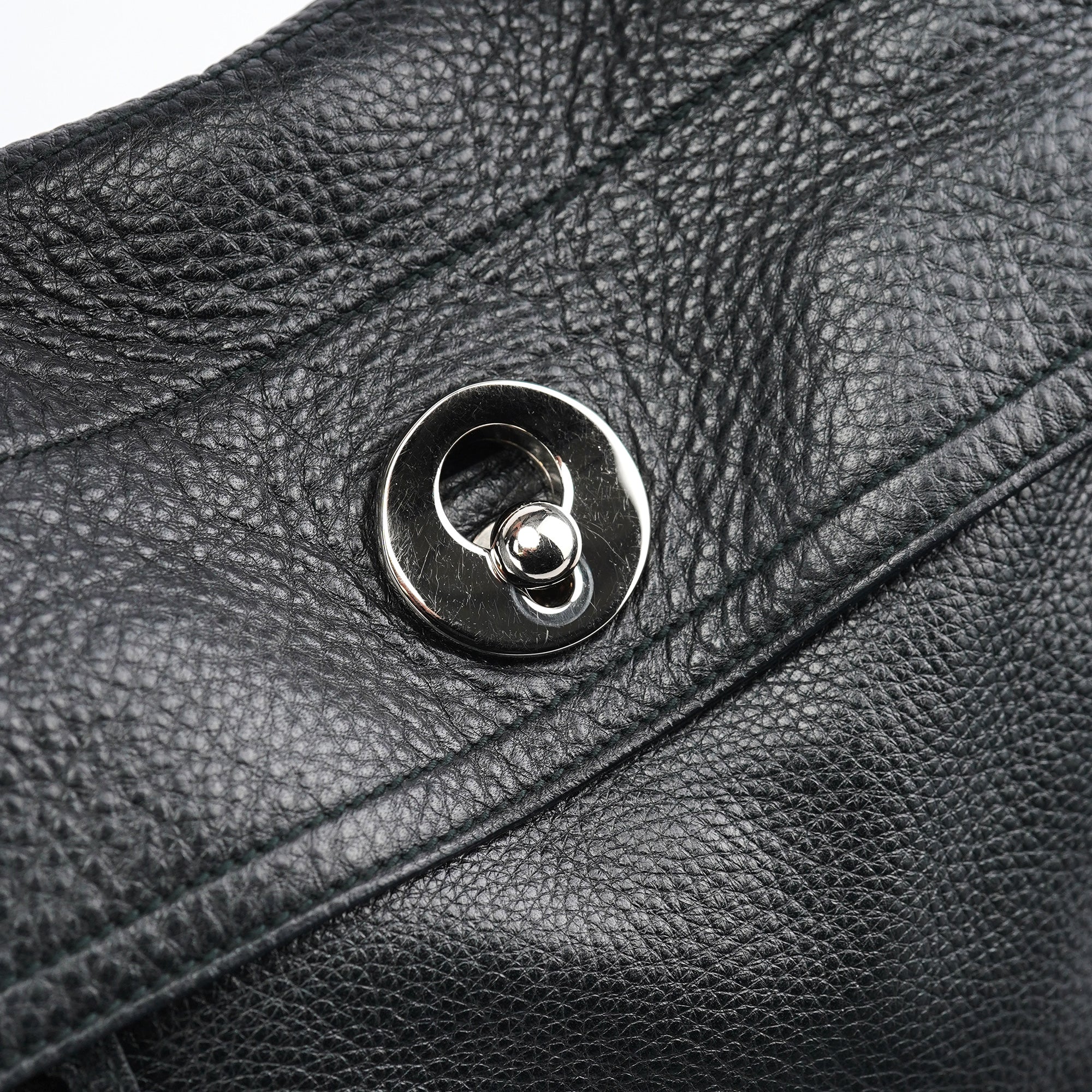 Yves Saint Laurent Muse Two Tasche aus schwarzem Leder